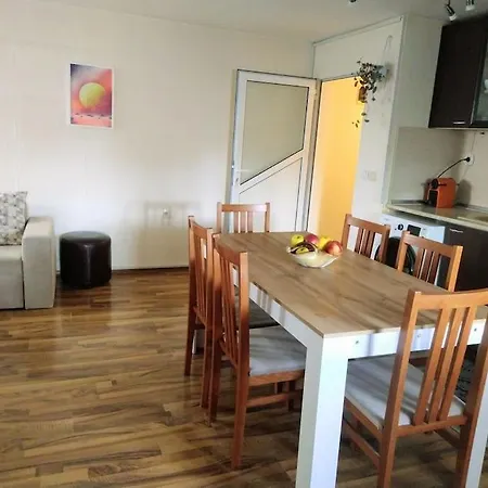 Cozy 2 Bedroom With Terrace Near The Beach And Park Varna