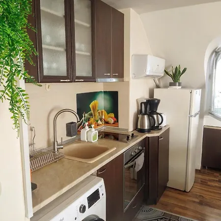 Cozy 2 Bedroom With Terrace Near The Beach And Park Varna