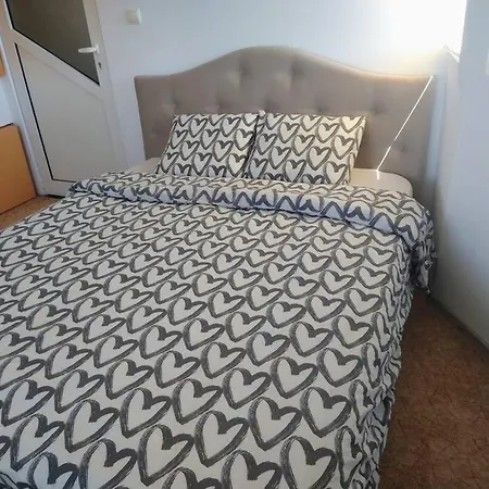 Cozy 2 Bedroom With Terrace Near The Beach And Park Varna