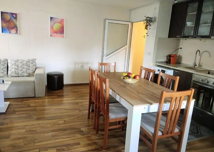 Cozy 2 Bedroom With Terrace Near The Beach And Park Warna